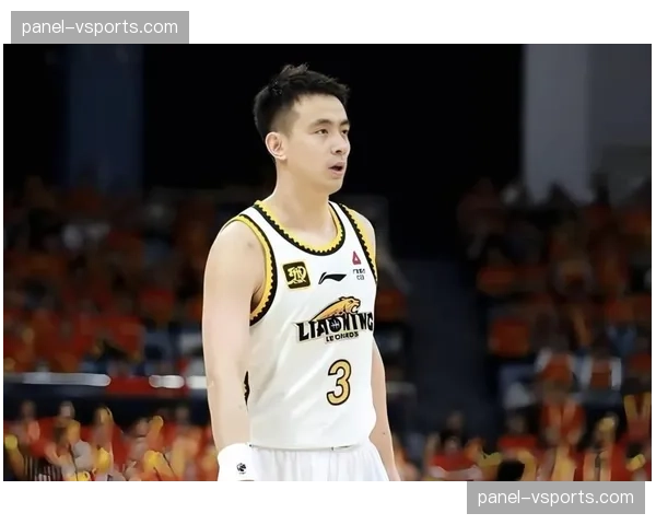 最后五分钟决胜时刻,辽宁队赵继伟连续四个回合压哨进攻得手 最后五分钟决胜时刻,辽宁队赵继伟连续四个回合压哨进攻得手